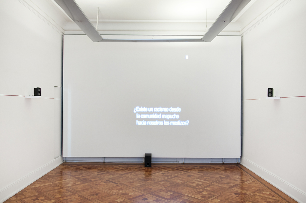 ¿Feminismo Mapuche? Fotografía de la instalación en la 28a Bienal de Sao Paulo