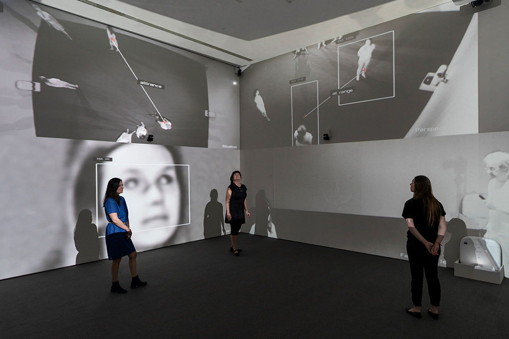 Zoom Pavilion Espacio de exhibición con personas